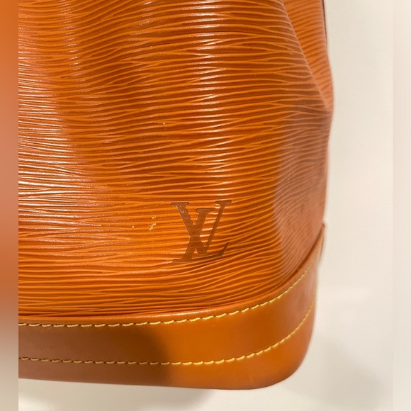 LOUIS VUITTON Noe Epi Leather Tote Drawstring Bucket Shoulder Bag GM, Mandarin - Picture 3 of 16